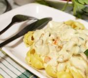 Recipe: Chicken breast in creamy sauce with pasta - Chicken breast in sour cream sauce with pasta Chicken breast with pasta recipes