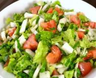 Lagana fitness salata s kineskim kupusom i paprikom Salata od kineskog kupusa s crvenom paprikom